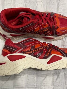Fila Red & Orange Electrove 2 Retro Runner Sneakers Size 9